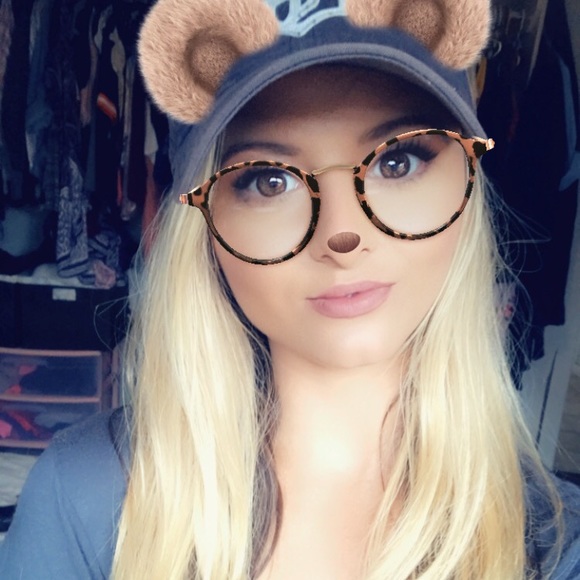 Meet your Posher, Brittany - Picture 1 of 5